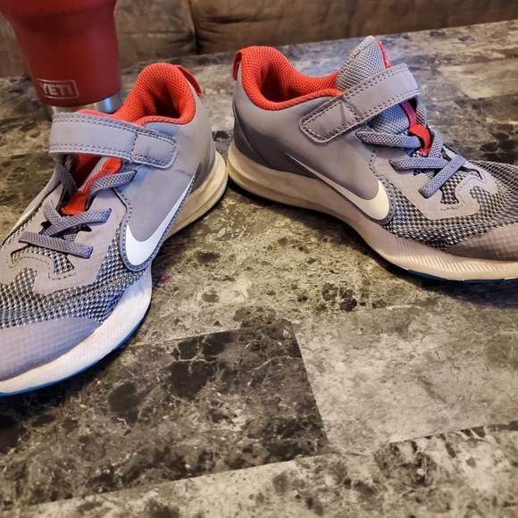 Boys nike shoes - Picture 4 of 5